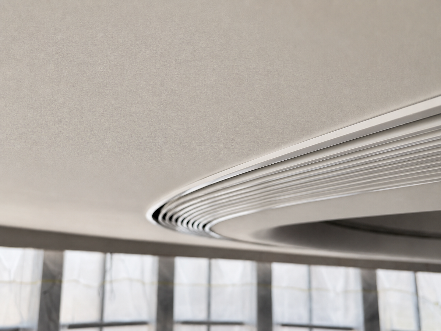 Blade-on-rail end detail — mitred closure, no visible fastener